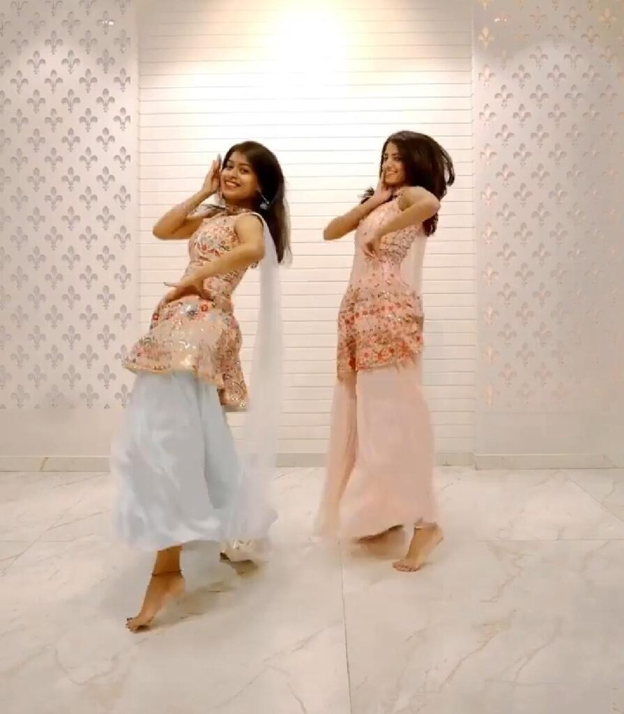 Girls Dance Viral Video
