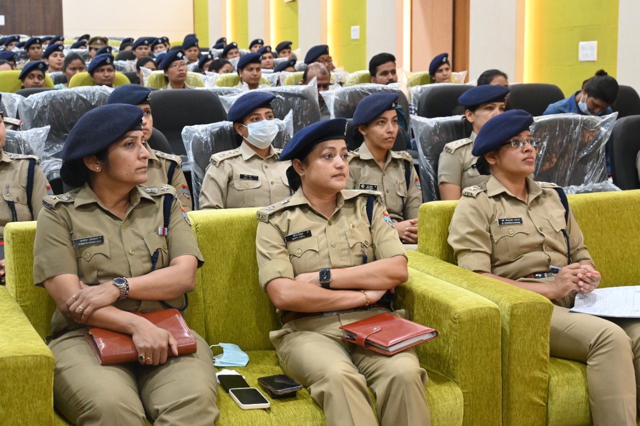 Women Police Officers : महिला पुलिस अधिकारियों को नहीं है कानून में हुए बदलावों की जानकारी