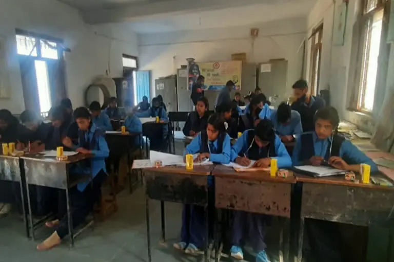 Study In Monsoon Uttarakhand : कैसे होगी मानसून में पढ़ाई, जब बिगड़ी है 1 हजार से अधिक स्कूलों की हालत