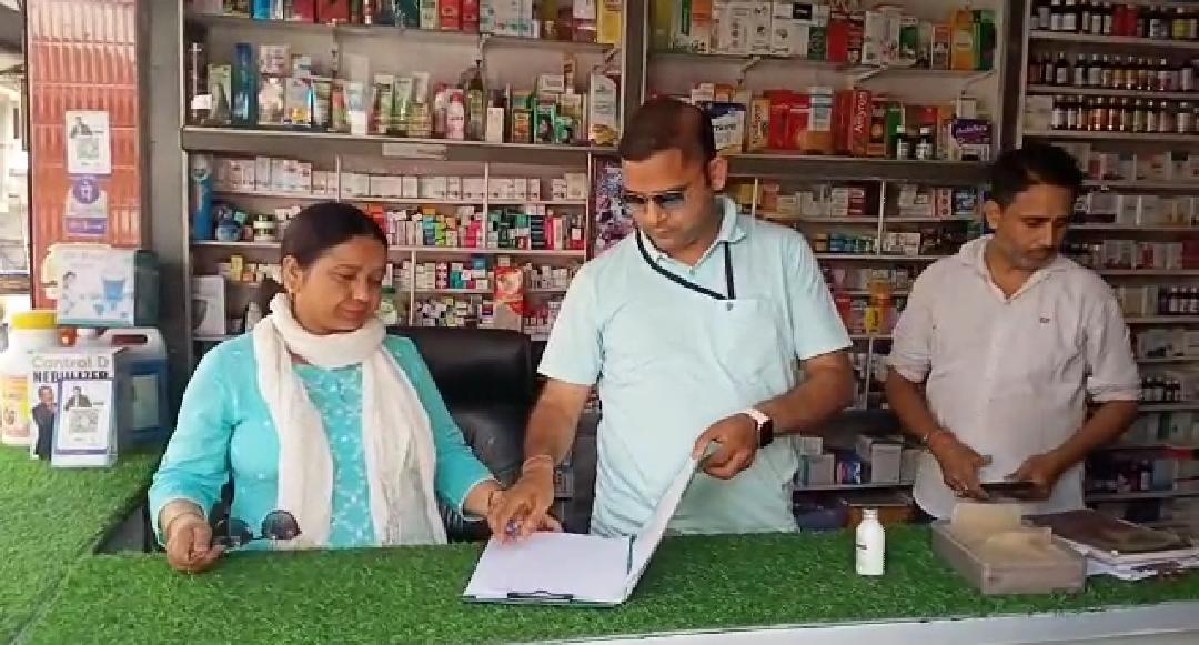 Drug Department Raids In Haridwar : हरिद्वार में STF के बाद अब ड्रग विभाग की छापेमारी, मेडिकल स्टोर संचालकों में मचा हड़कंप
