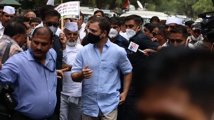 ED questions Rahul Gandhi : नेशनल हेराल्ड मामले में ईडी की राहुल गांधी से पूछताछ, कांग्रेसियों का जमकर विरोध प्रदर्शन