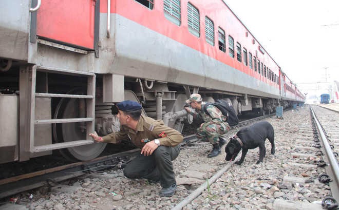 Information Of Fake Bomb In Kanwar Train : कांवड़ स्पेशल ट्रेन में फेक बम होने की सूचना से मचा हड़कंप, आरोपी गिरफ्तार