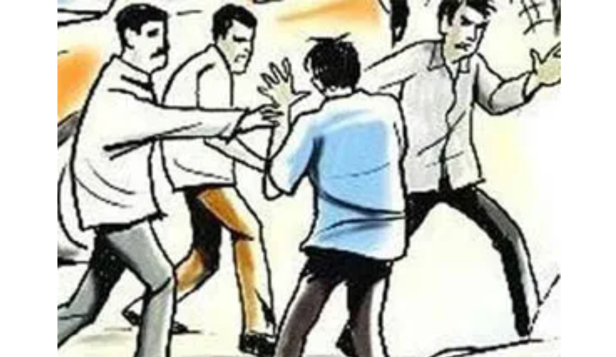 Students Fight In Pantnagar University : फ्रेशर्स पार्टी के बाद भिड़े छात्रों के दो गुट, जमकर चले लात और घूंसे