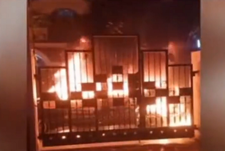 House Attack In Lucknow : तेज आवाज में डीजे बजाने को लेकर विरोध, दबंगों ने मेजर की गाड़ी में लगाई आग