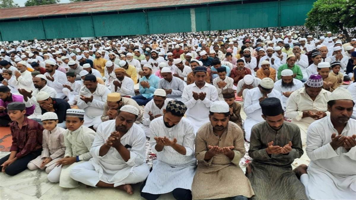 Eid Ul Fitr : शांतिपूर्वक संपन्न हुई ईद की नमाज, मुफ्ती ने युवाओं को नशे से दूर रहने का दिया संदेश