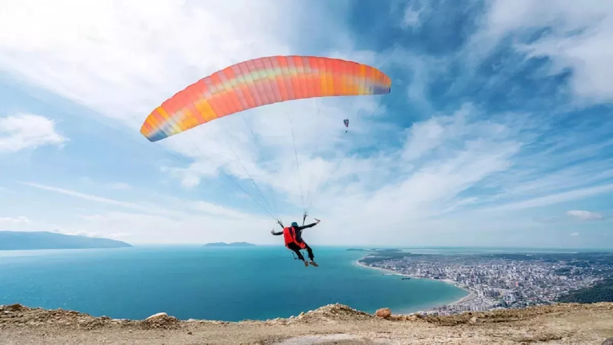 Paraglider Pilots : युवाओं को टैण्डम पैराग्लाईडिंग पायलट बनाने के लिए डीएम की पहल, प्रतिभागियों को दी शुभकामनायें