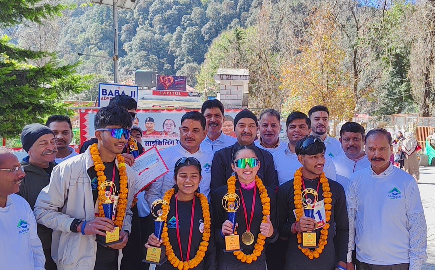 Nainital: आंचल दुग्ध संघ द्वारा साइकिल रेस का आयोजन, अध्यक्ष मुकेश बोरा ने हरी झंडी दिखाकर किया रवाना